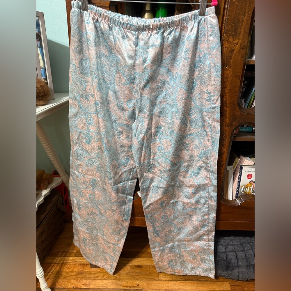 Miss Elaine 2 piece pajama set sz large pink and blue paisley satin - Picture 8 of 8